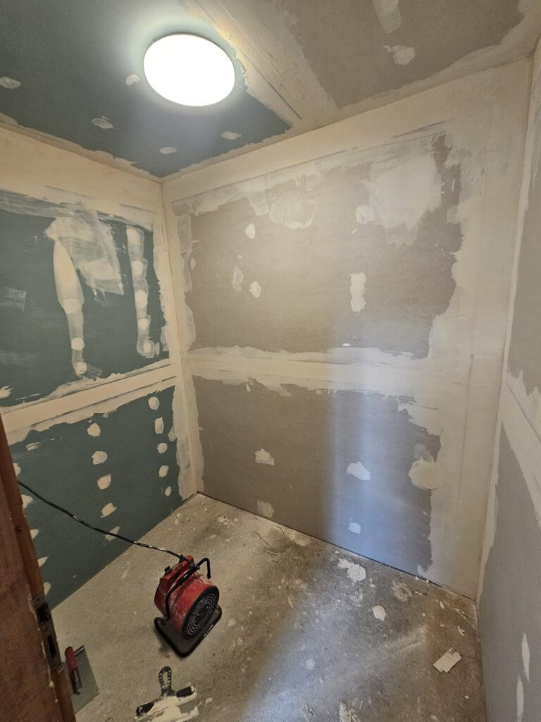 Desky jsou tady už zasádrované